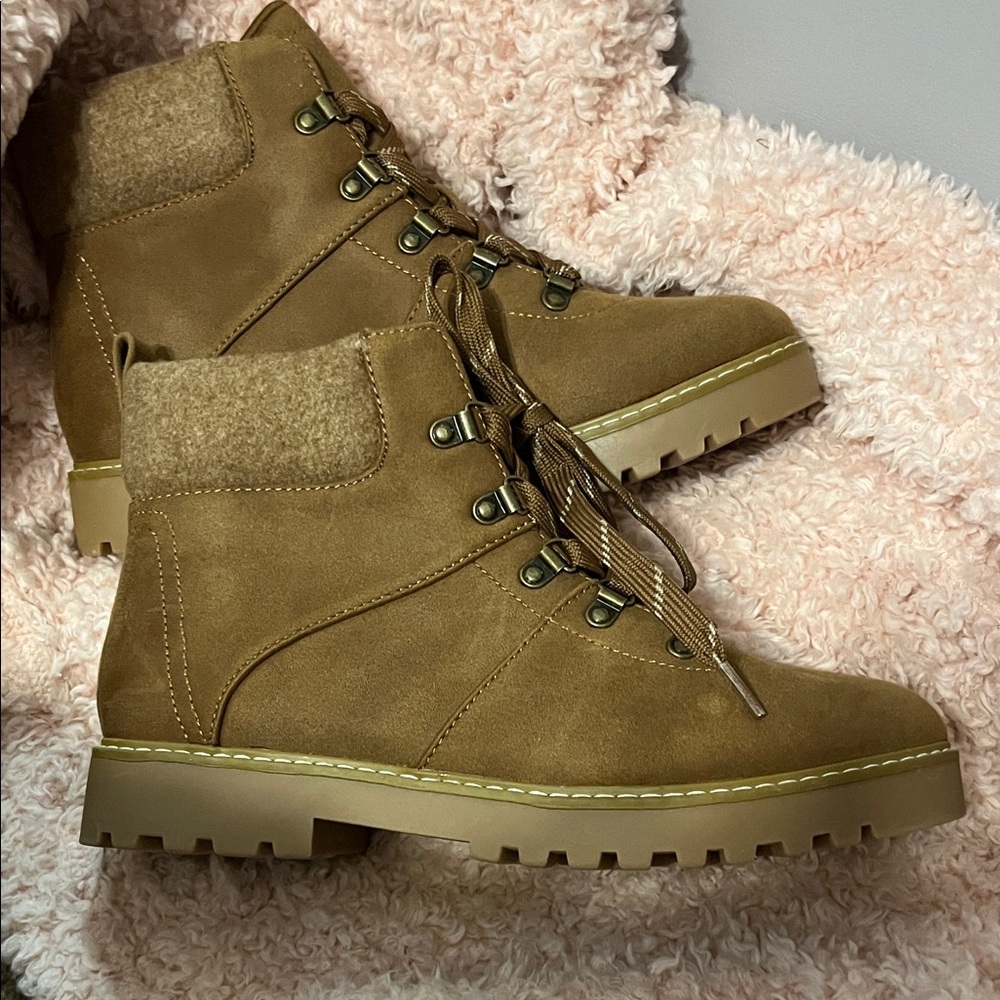 Cliffs by WHITE MOUNTAIN Tan Suede Lace-Up Ankle Boots